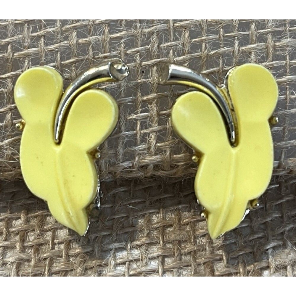 Vintage Thermoset Leaf Clip On Earrings Retro Butter Yellow Pinup Rockabilly